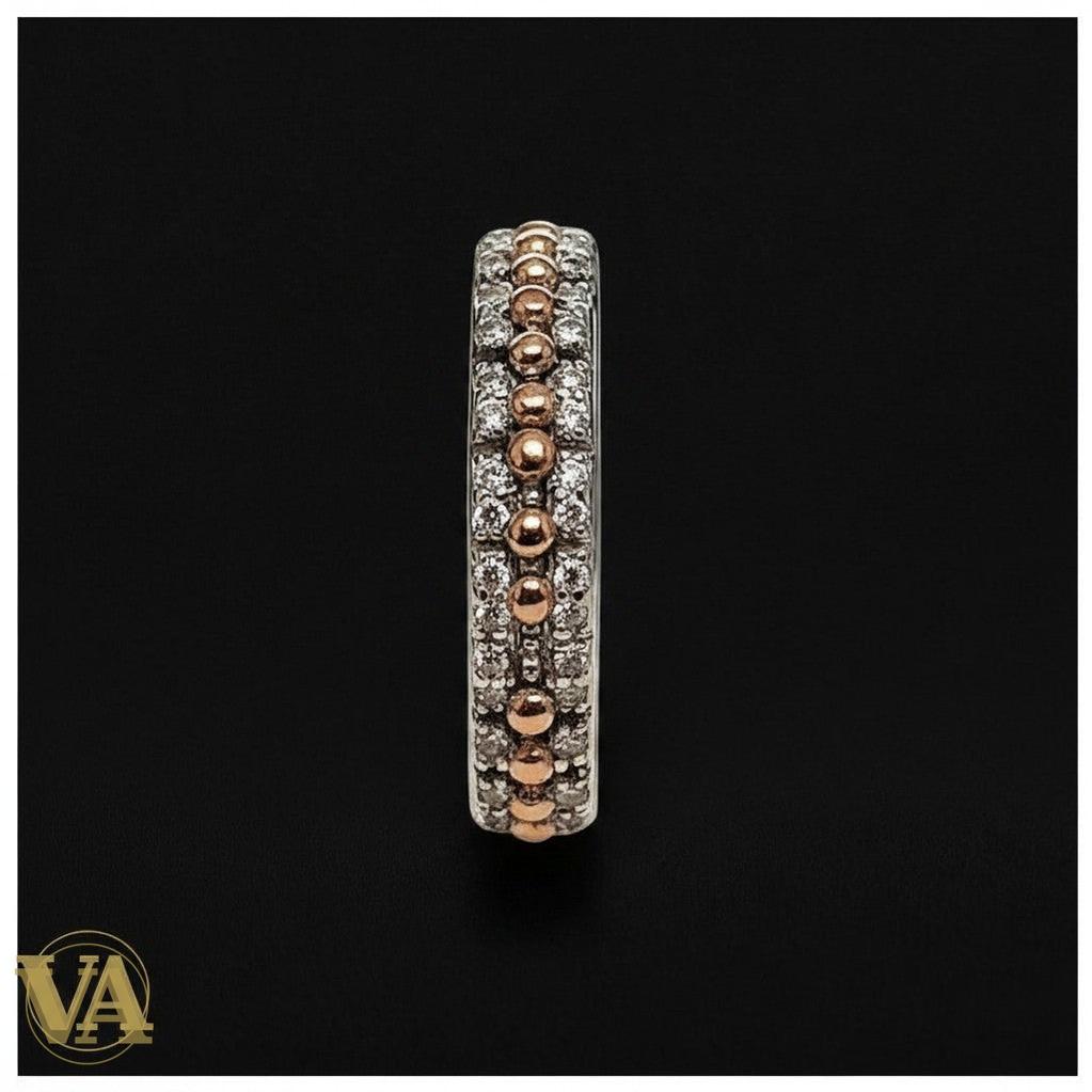 Bague femme Vindicta en argent 925, ornée de marcassites scintillantes et de billes en argent rosé. Design ajouré et fin.