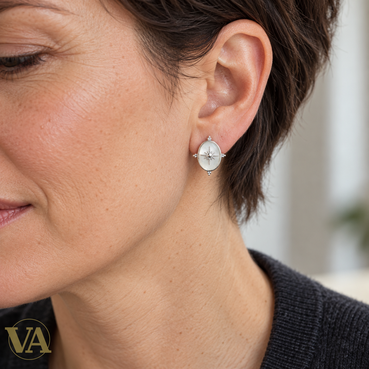 Boucles d’oreilles argent 925 rhodié — portées en gros plan
