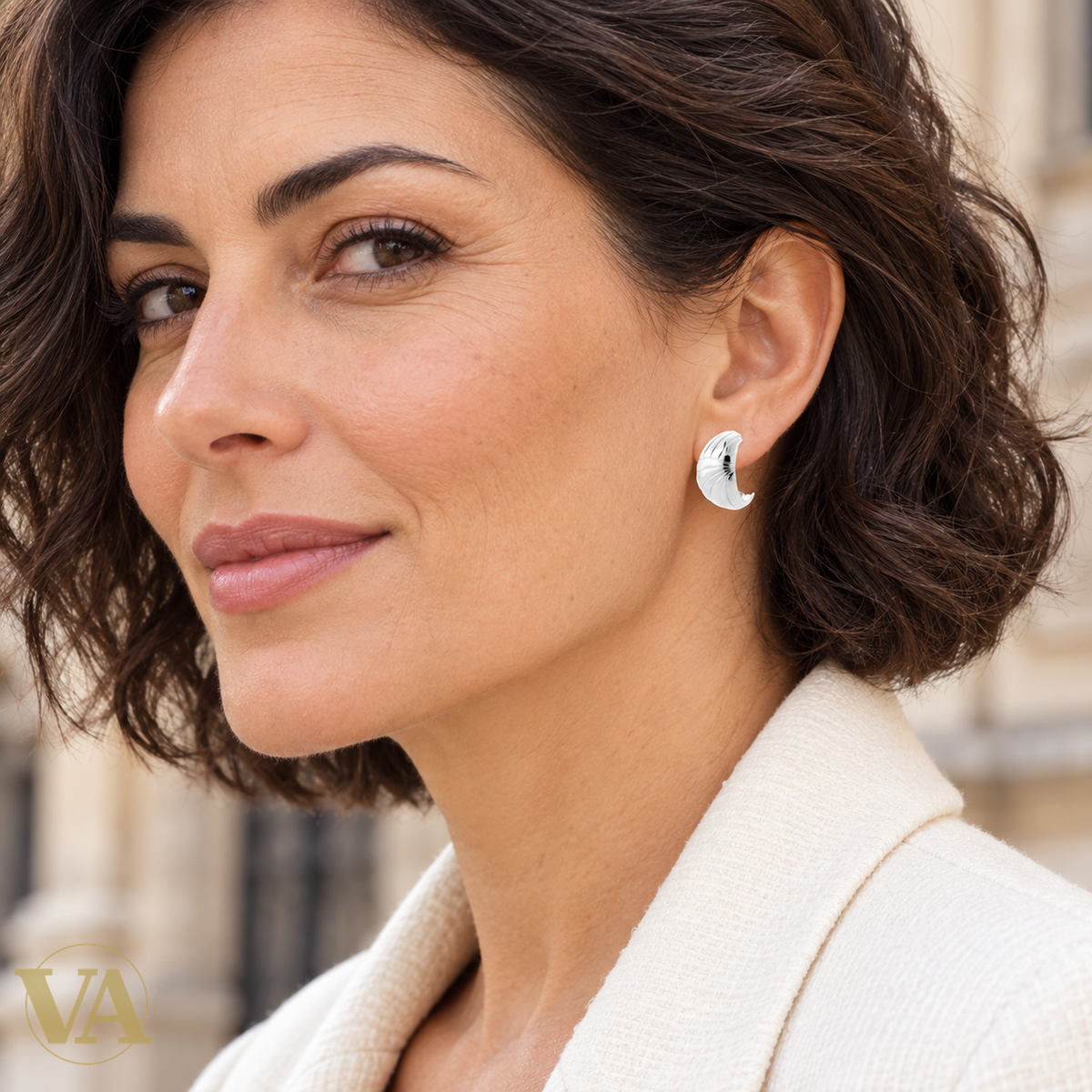 Demi-créoles drapées en argent 925 rhodié — portées