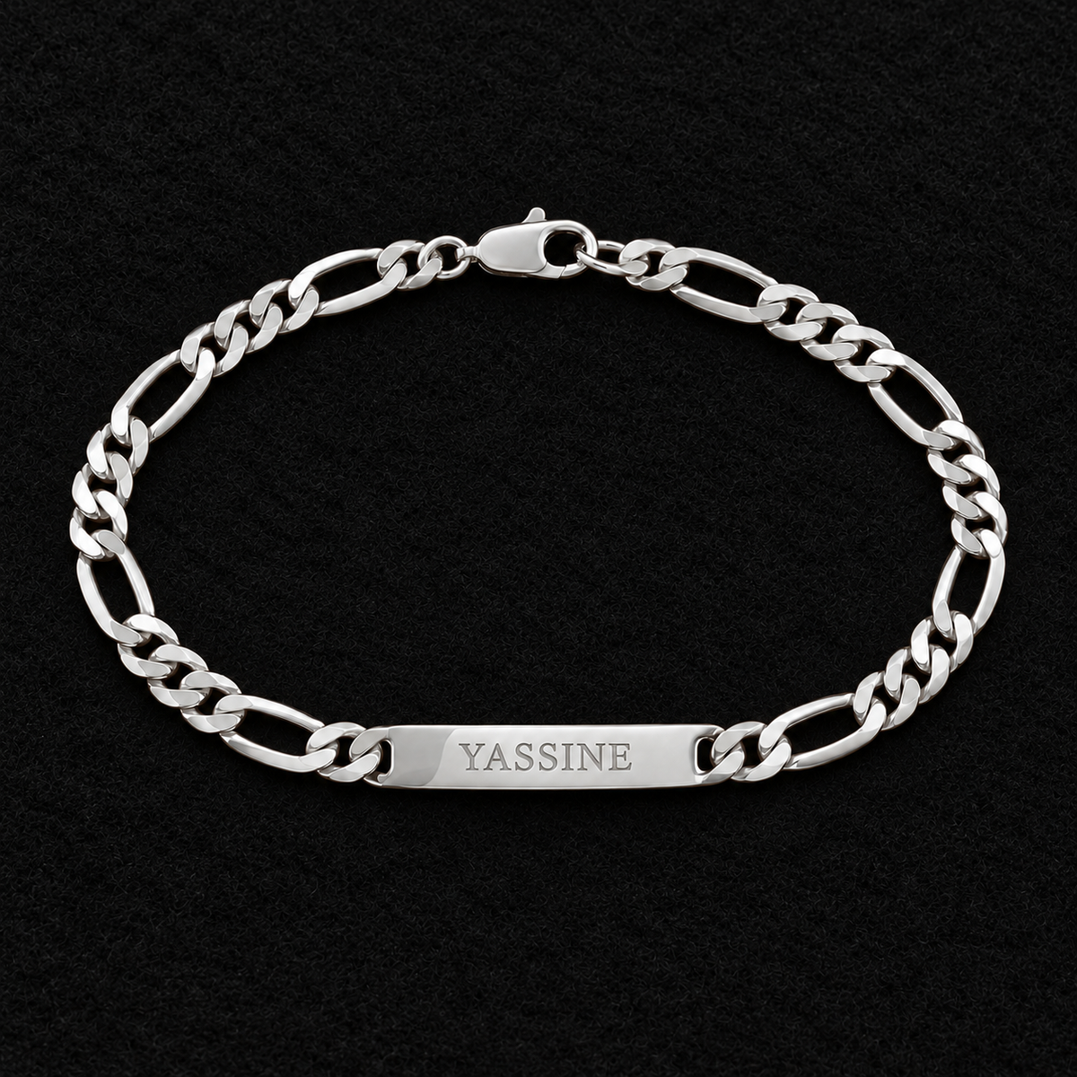 Gourmette homme argent 925 rhodié 21 cm — bracelet complet sur feutre bordeaux, prénom d’exemple