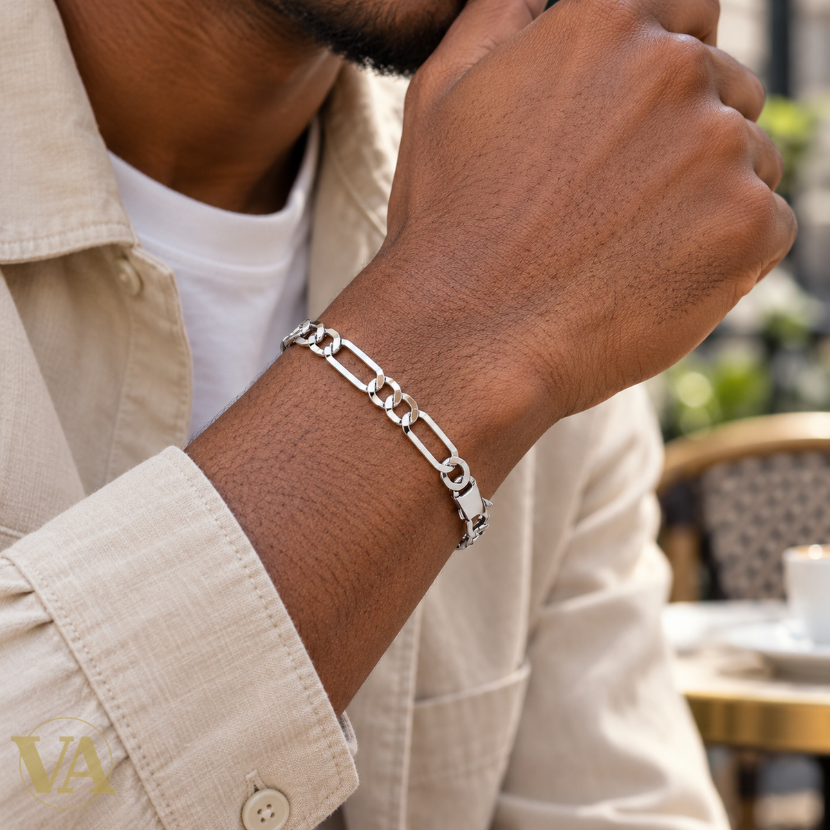 Bracelet homme argent 925 Figaro 1+1 rhodié 21 cm — porté au poignet d’un homme noir
