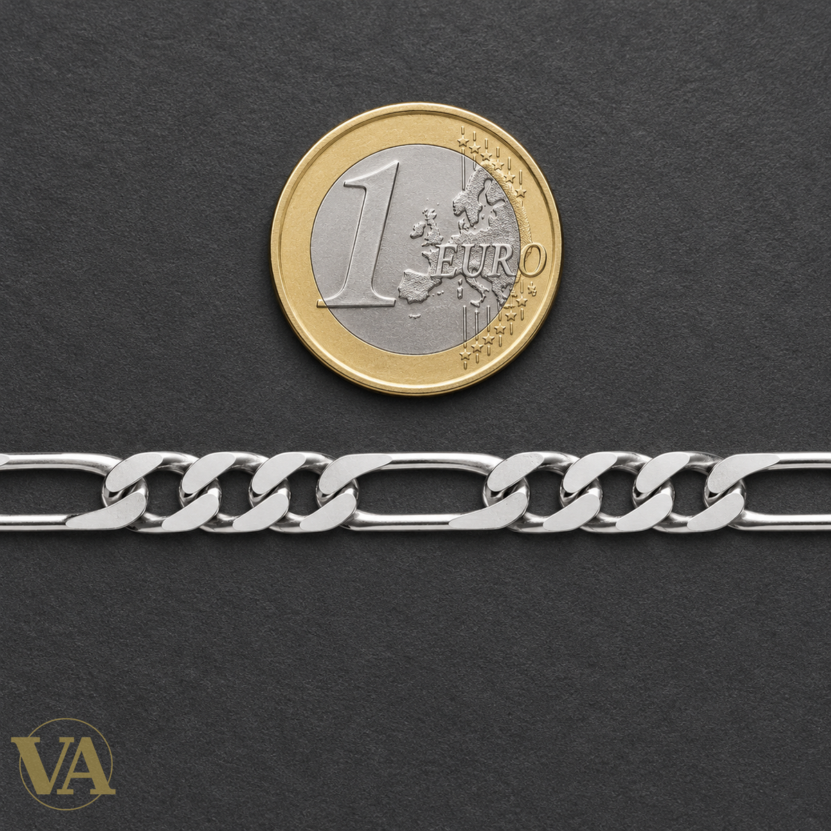 Bracelet Figaro 1+3 largeur 6 mm à côté d’une pièce de 1 euro