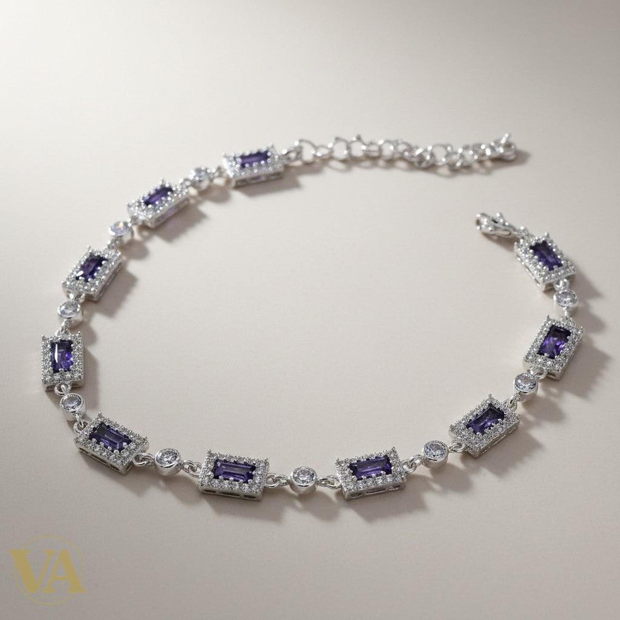 Bracelet Vindicta en argent 925 avec améthystes rectangulaires violettes et oxydes blancs, style vintage.