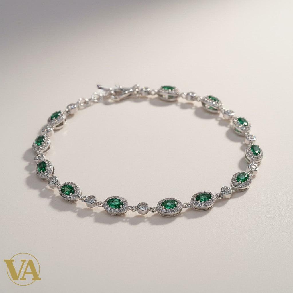 Bracelet Vindicta en argent 925 avec oxydes verts émeraude ovales et oxydes blancs sertis, style vintage.