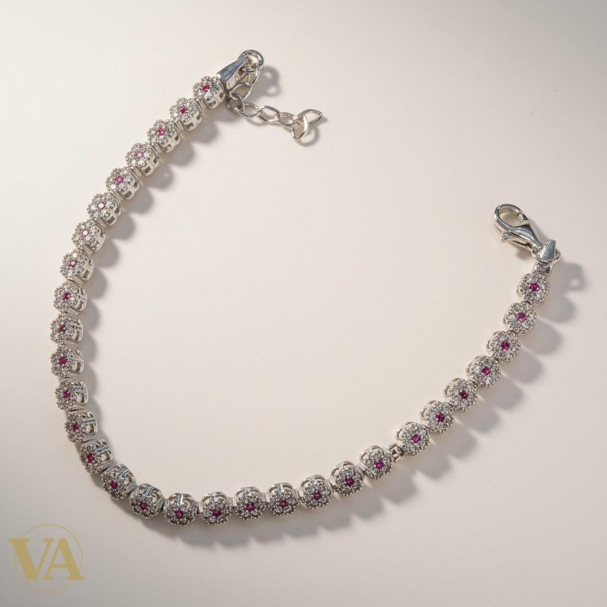 Bracelet Vindicta en argent 925 avec oxydes roses et blancs, design vintage, fermoir mousqueton.