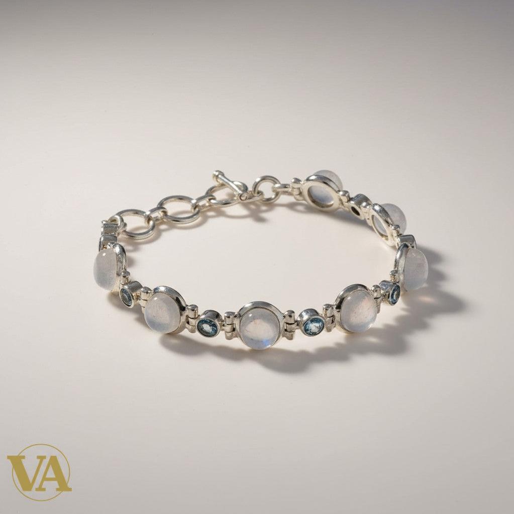 Bracelet Vindicta en argent 925 avec pierres de lune naturelles et cristaux, design vintage féminin.