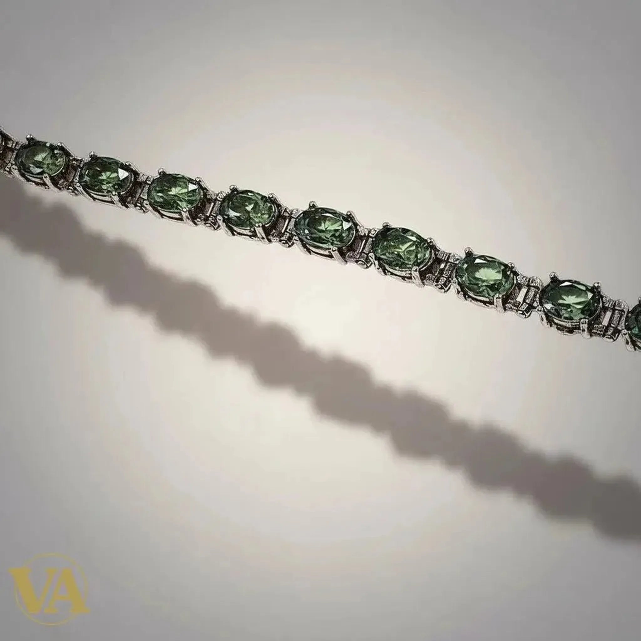 Bracelet Vindicta en argent 925 avec pierres de sultanite ovales vertes changeantes, 19 cm