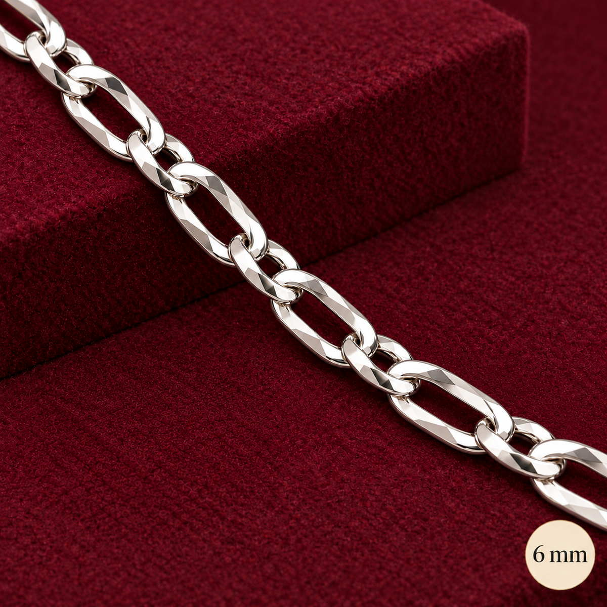 Chaîne Homme Argent 925 – Figaro 1+1 diamantée 4 faces 6 mm — fond bordeaux