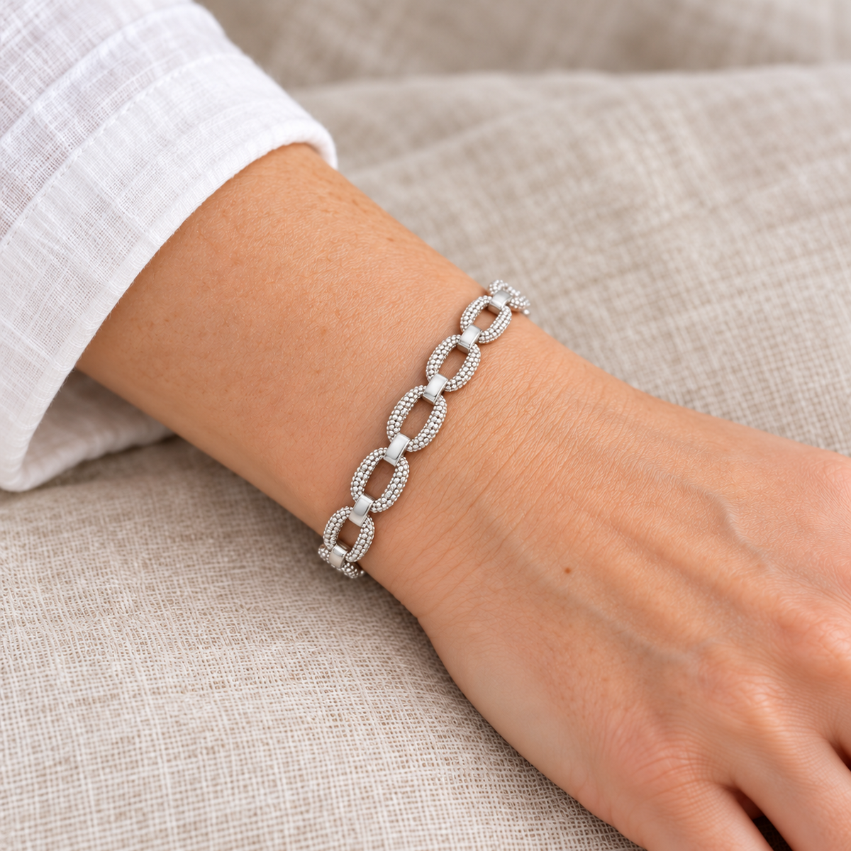 Bracelet argent 925 à maillons ovales grainés — vue portée corrigée