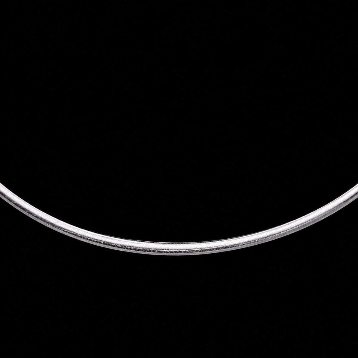Collier femme argent 925 rhodié cercle fin sans pendentif 42 cm — zoom du détail