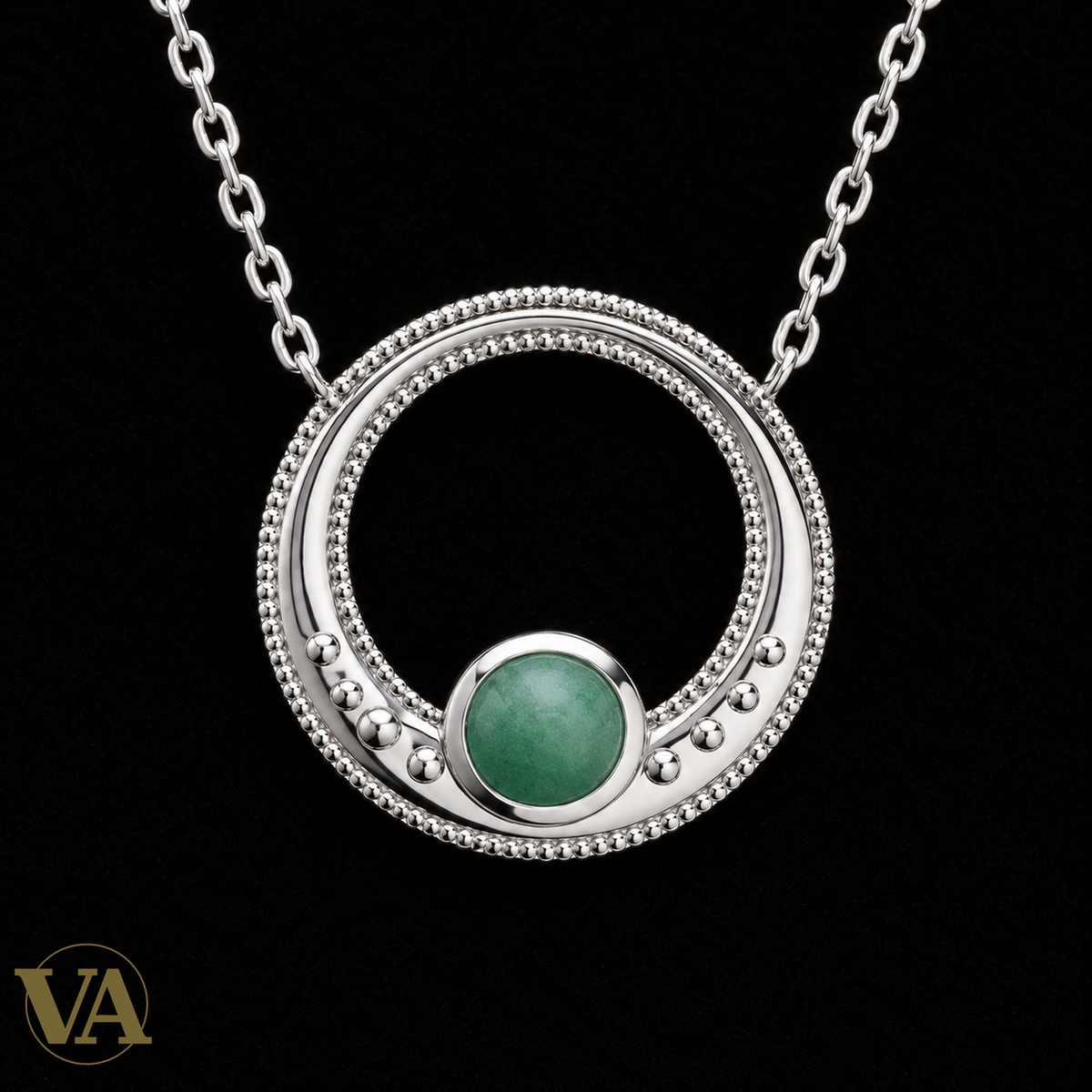Collier femme argent 925 rhodié aventurine verte et cercles texturés — 45 cm — gros plan du détail