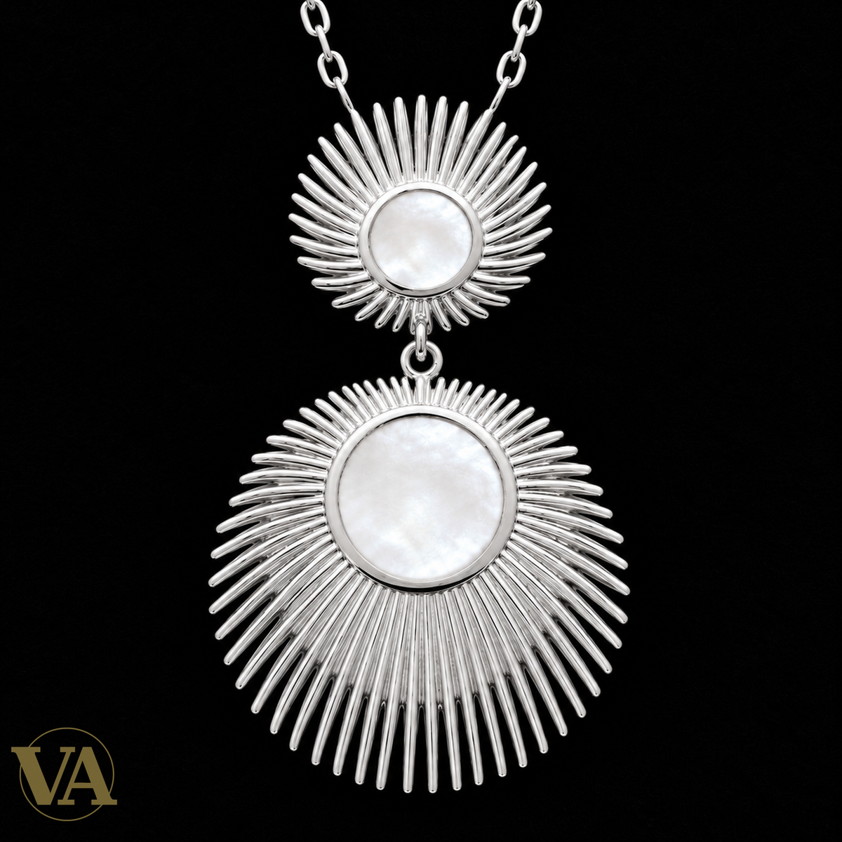 Collier femme argent 925 rhodié double soleil et nacre — 45 cm — gros plan du détail