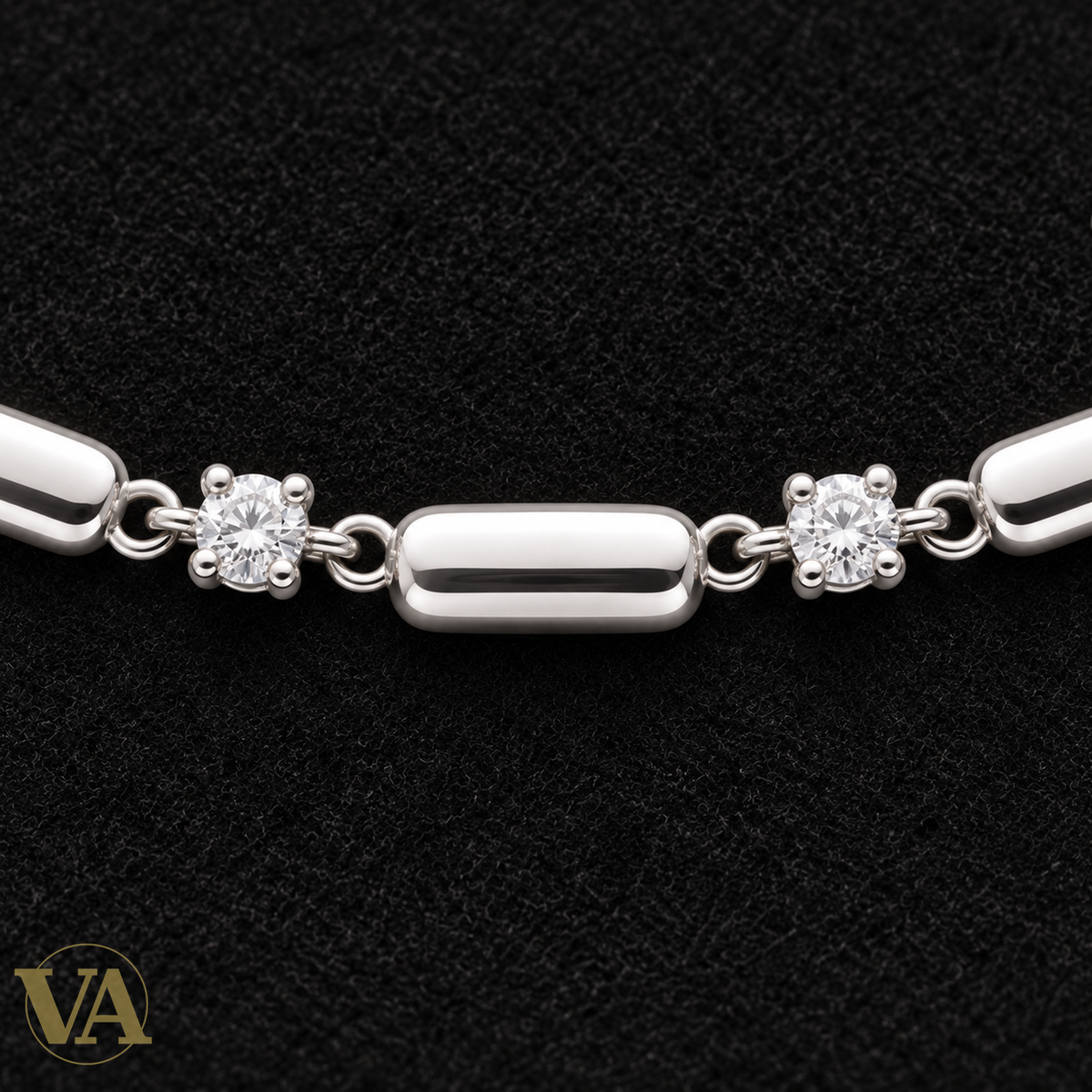 Collier barrettes et fleurs serties en argent 925 — gros plan du détail