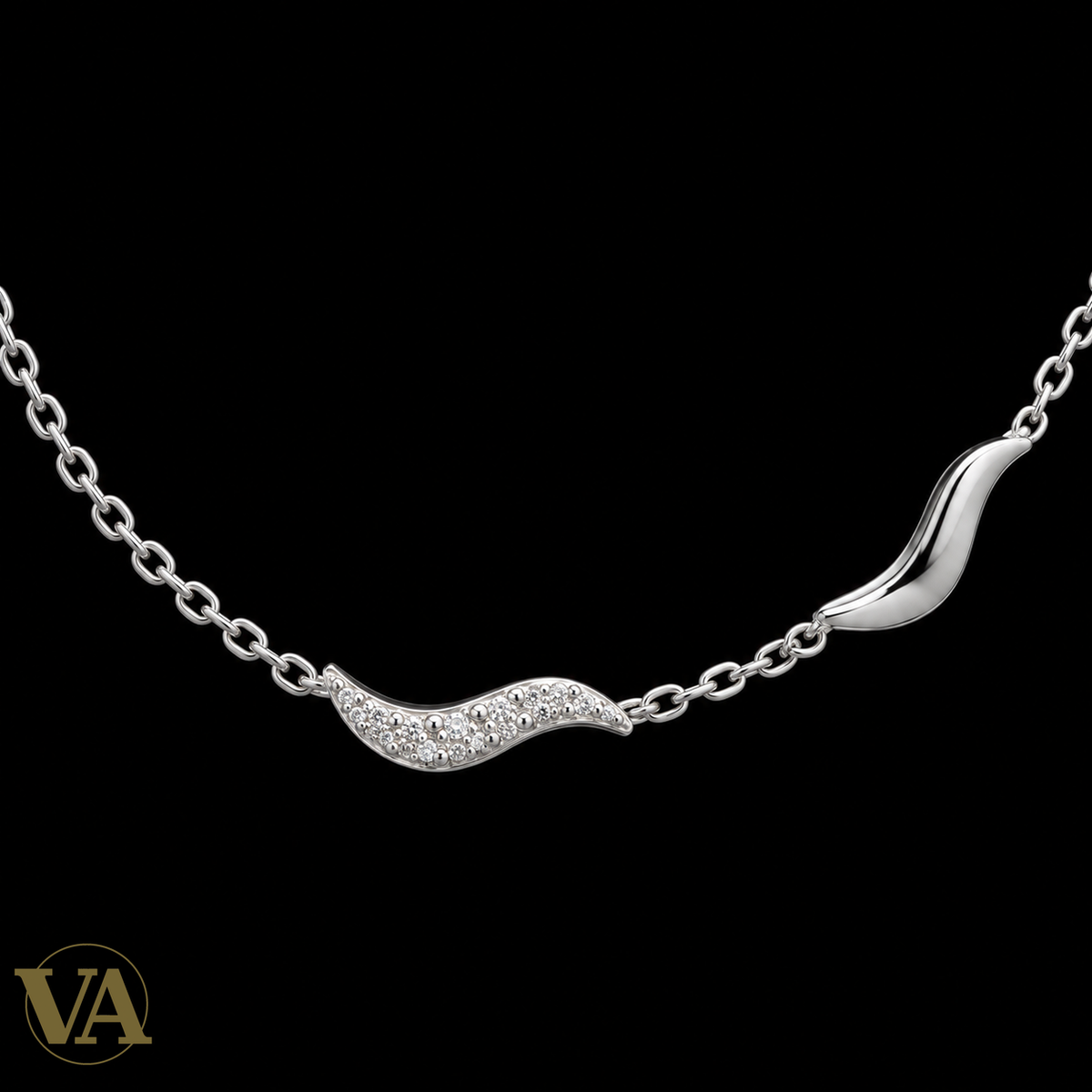 Collier femme argent 925 rhodié cinq vagues et zirconiums — 45 cm — gros plan du détail