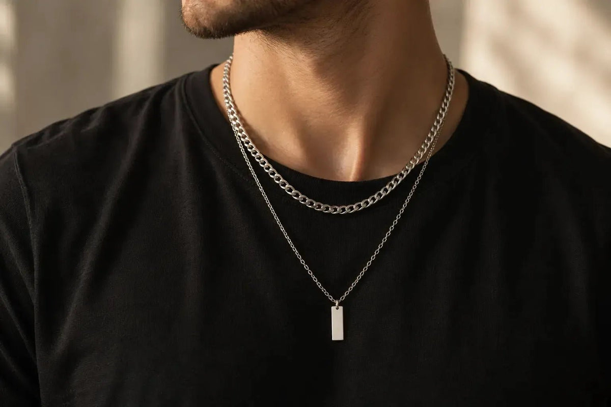 Comment Porter et Superposer des Chaînes Homme ? - Vindicta - Bijoux Argent 925 Luxe et Héritage