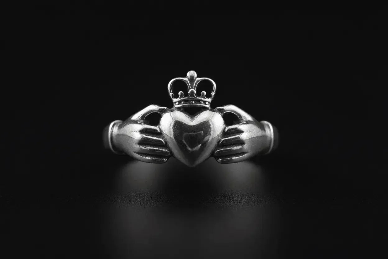 La bague Claddagh : histoire et signification d'un symbole irlandais - Vindicta : Bijoux Argent 925 Massif, Luxe et Héritage
