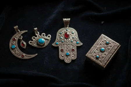 Amulettes et Talismans Berbères : Khamsa, Croissant et Argent 925