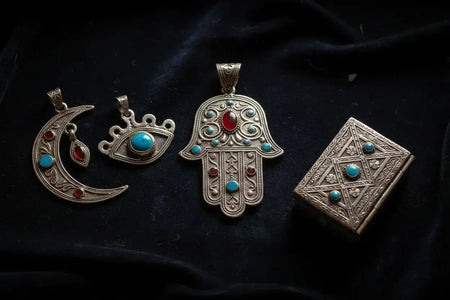 Amulettes et Talismans Berbères : Khamsa, Croissant et Argent 925