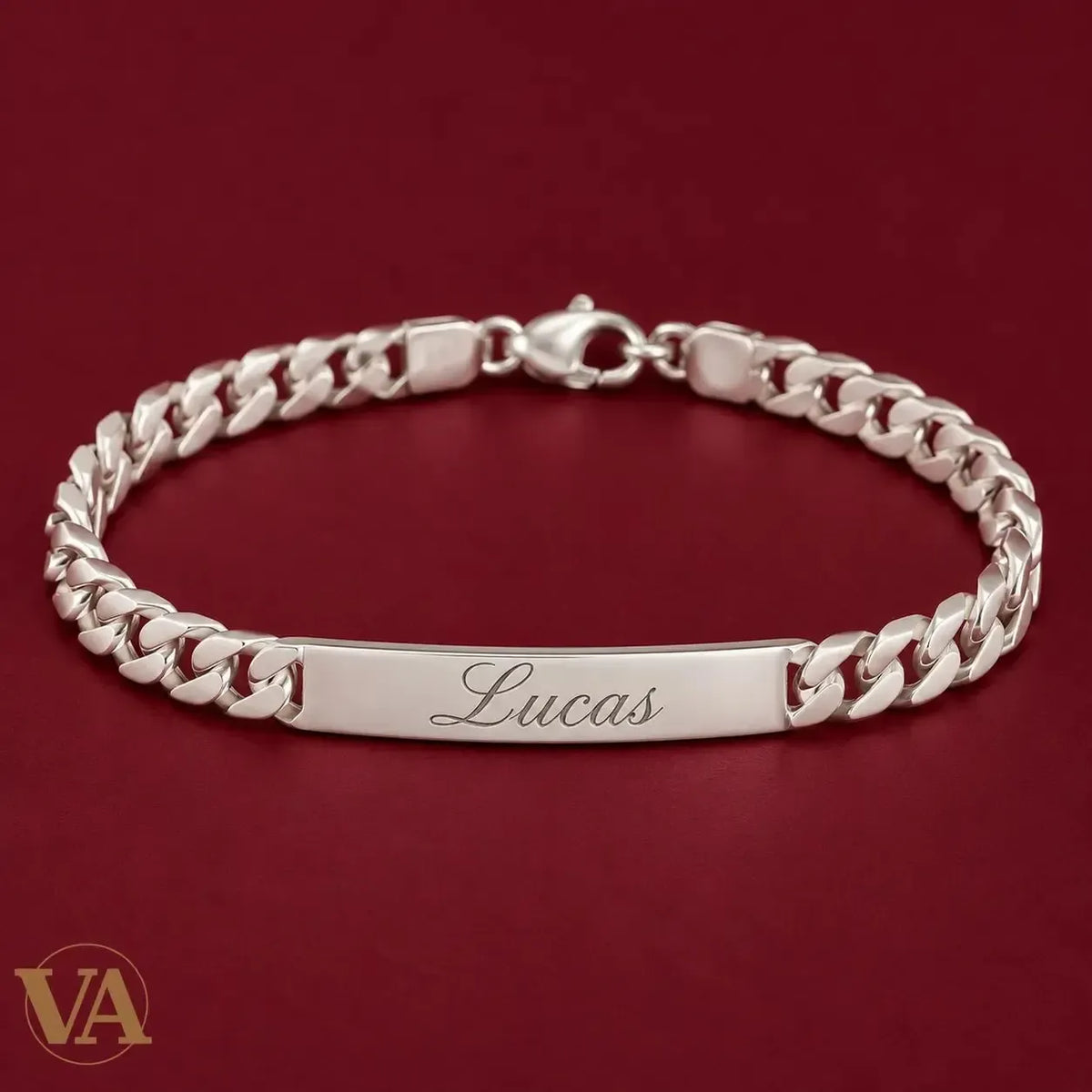 Gravure sur gourmette : quelle écriture choisir ? - Vindicta - Bijoux Argent 925 Luxe et Héritage