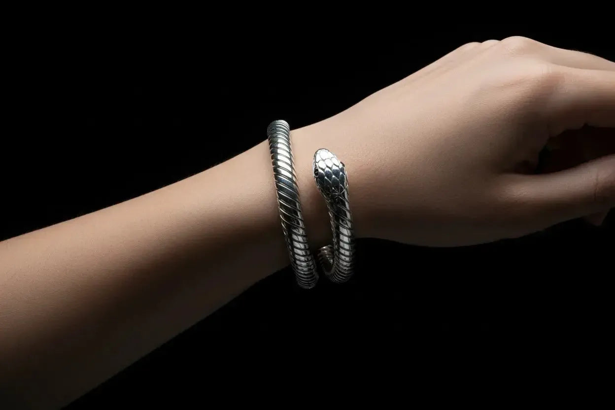 Signification du Serpent en Bijou Argent 925 : Symbole de Transformation et de Puissance-Vindicta : Bijoux Argent 925 Massif, Luxe et Héritage
