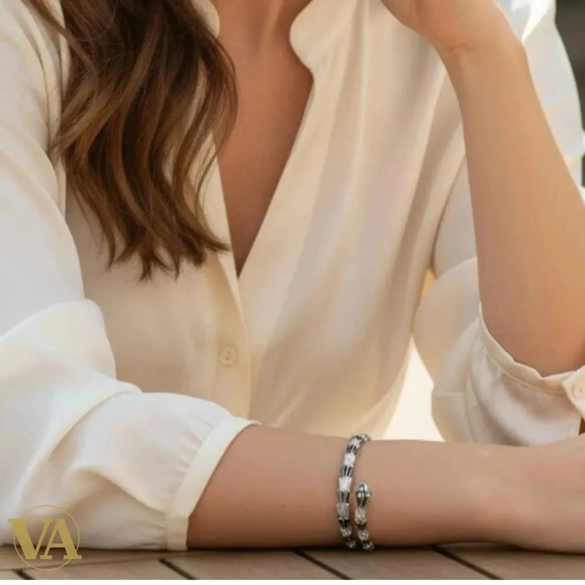 Bracelet Femme serpent argenté avec onyx noir et yeux zircons verts | Bijoux Vindicta