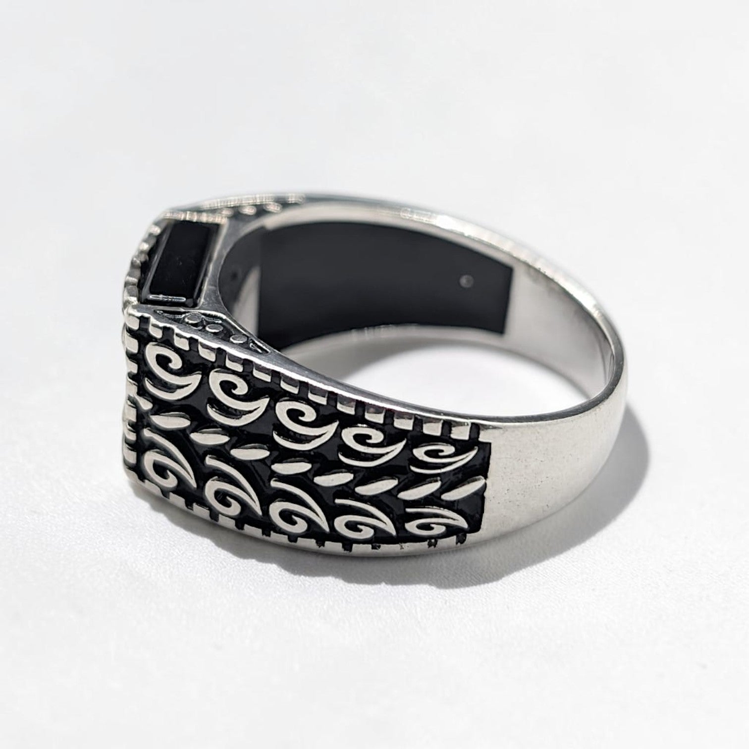 Chevalière Homme Argent 925 Onyx Noir Spirales Gravées-Vindicta : Bijoux Argent 925 Massif, Luxe et Héritage