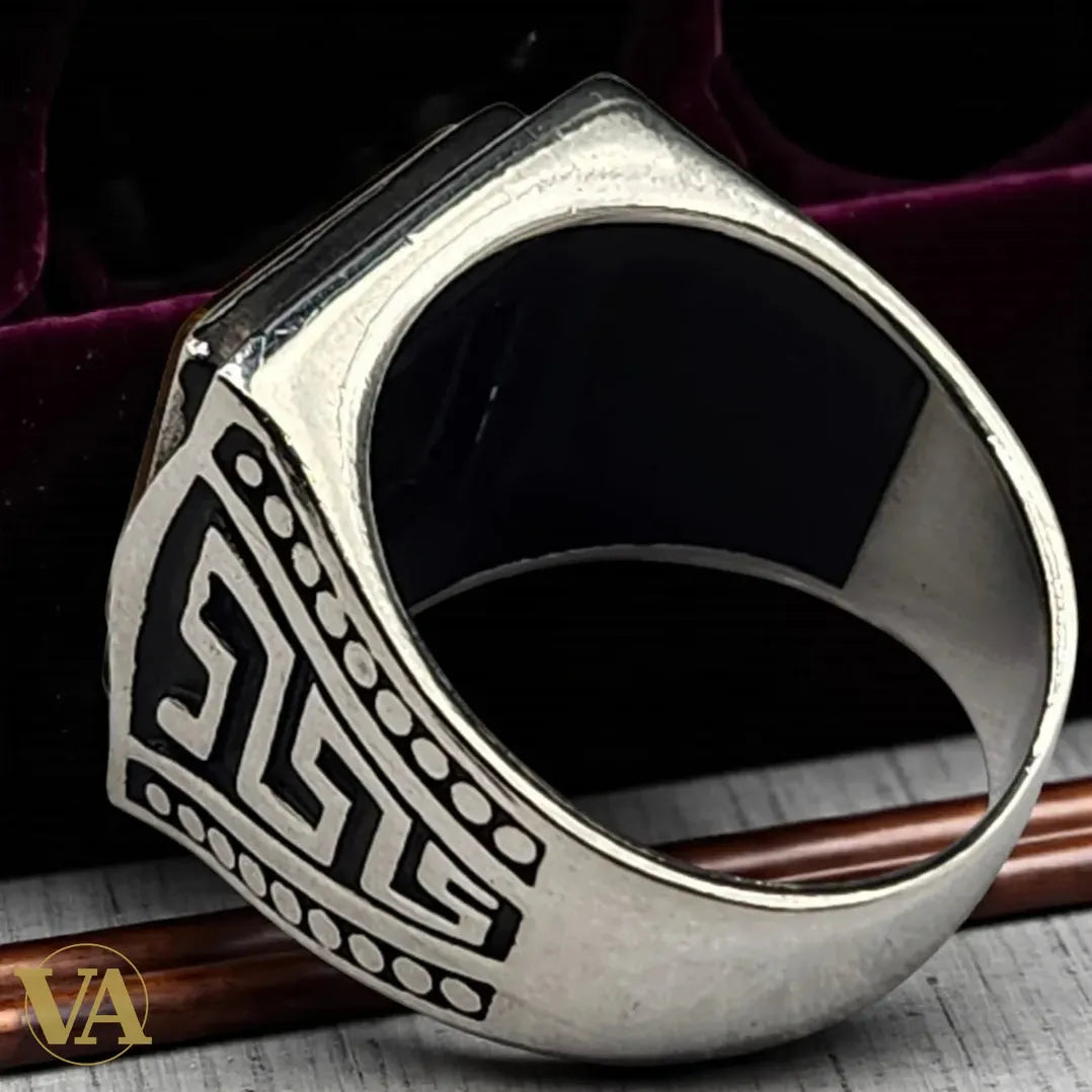 Bague Homme en Argent 925 & Œil de Tigre – Design Carré Imposant | Bijoux Vindicta