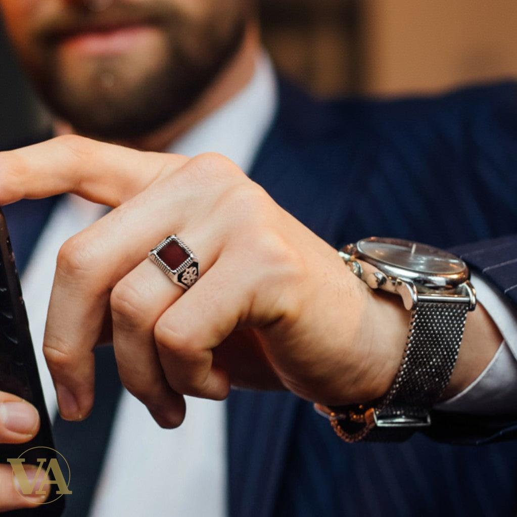 Bague Homme Argent 925 – Cornaline rouge carrée & monture gravée