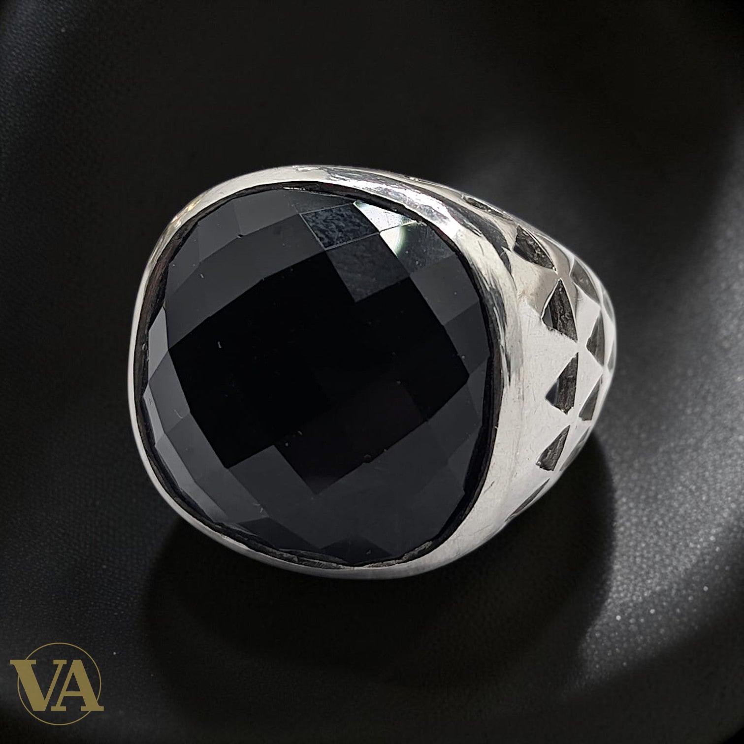 Bague femme argent 925 Onyx noir facetté chevalière tige ajourée géométrique
