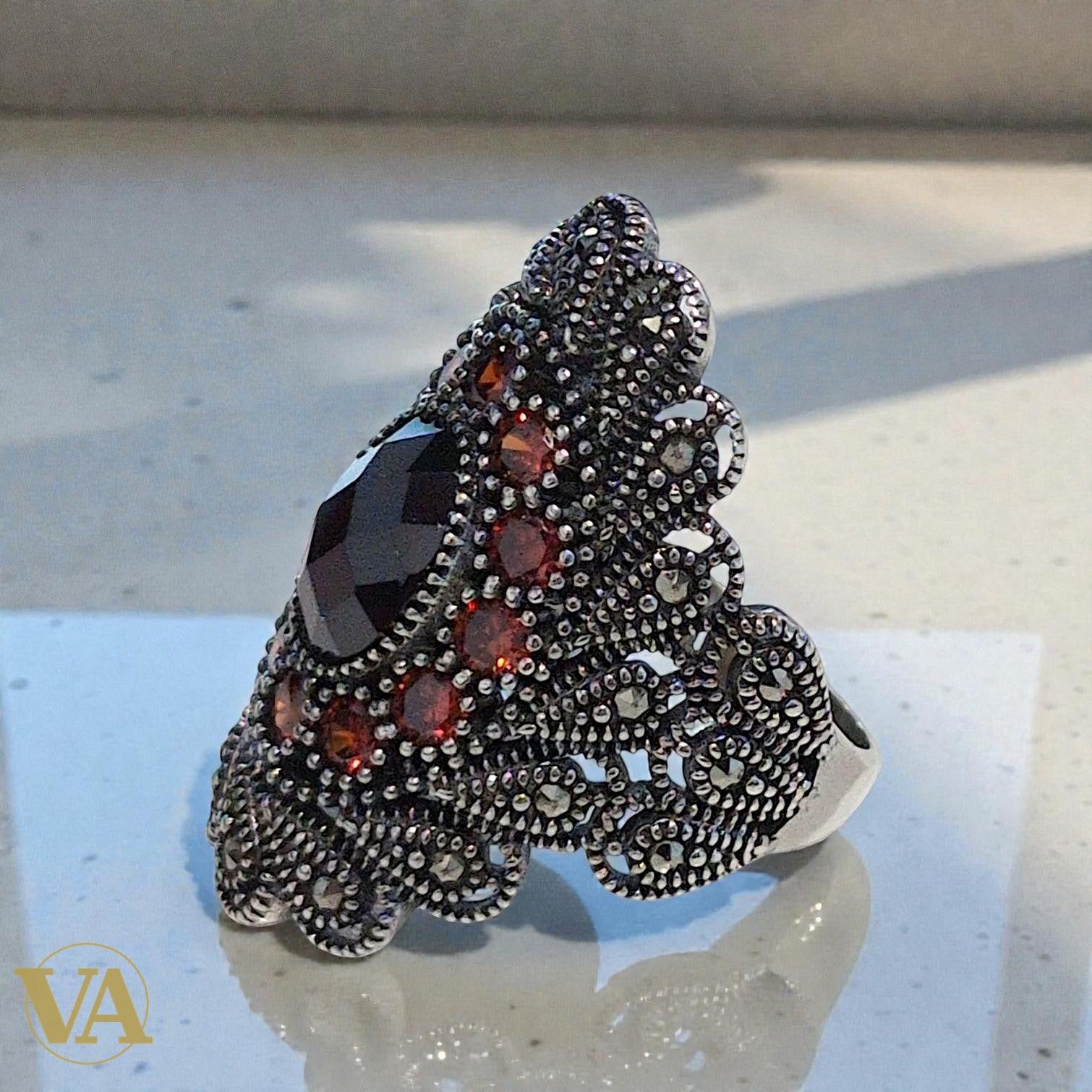 Bague  femme ovale en argent 925, pierres rouges & marcassite – Modèle imposant