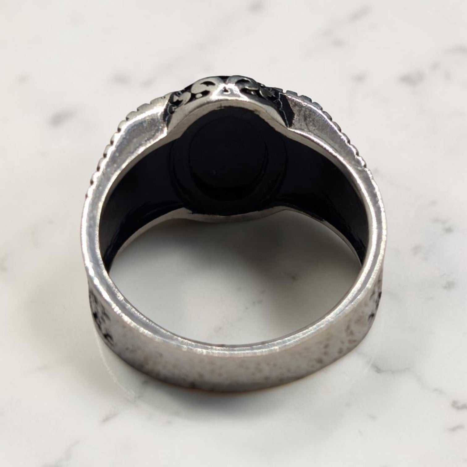 Chevalière Homme Argent 925 Onyx Noir Motifs Floraux Gravés-Vindicta : Bijoux Argent 925 Massif, Luxe et Héritage