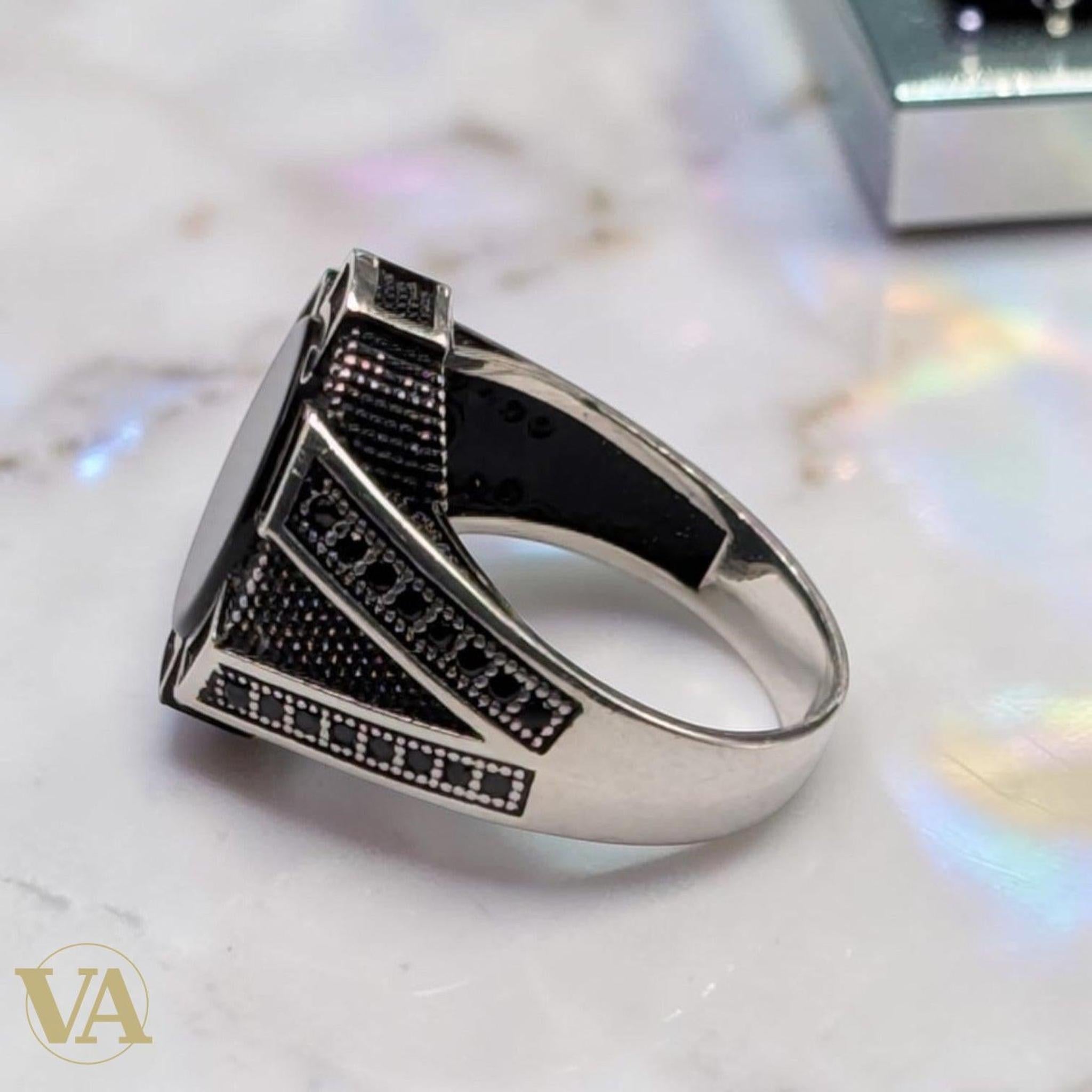Bague Homme Argent 925 Onyx Noir – Bouclier Hexagonal & Armure Ciselée | Bijoux Vindicta