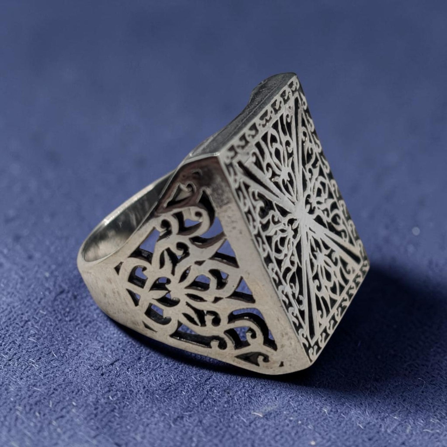 Chevalière Homme Argent 925 Plateau Carré Ajouré Croix Géométrique Entrelacs-Vindicta : Bijoux Argent 925 Massif, Luxe et Héritage