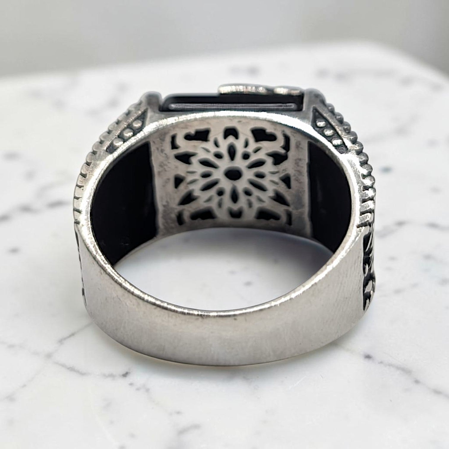 Chevalière Homme Argent 925 Onyx Noir Calligraphie Ajourée Arabesques