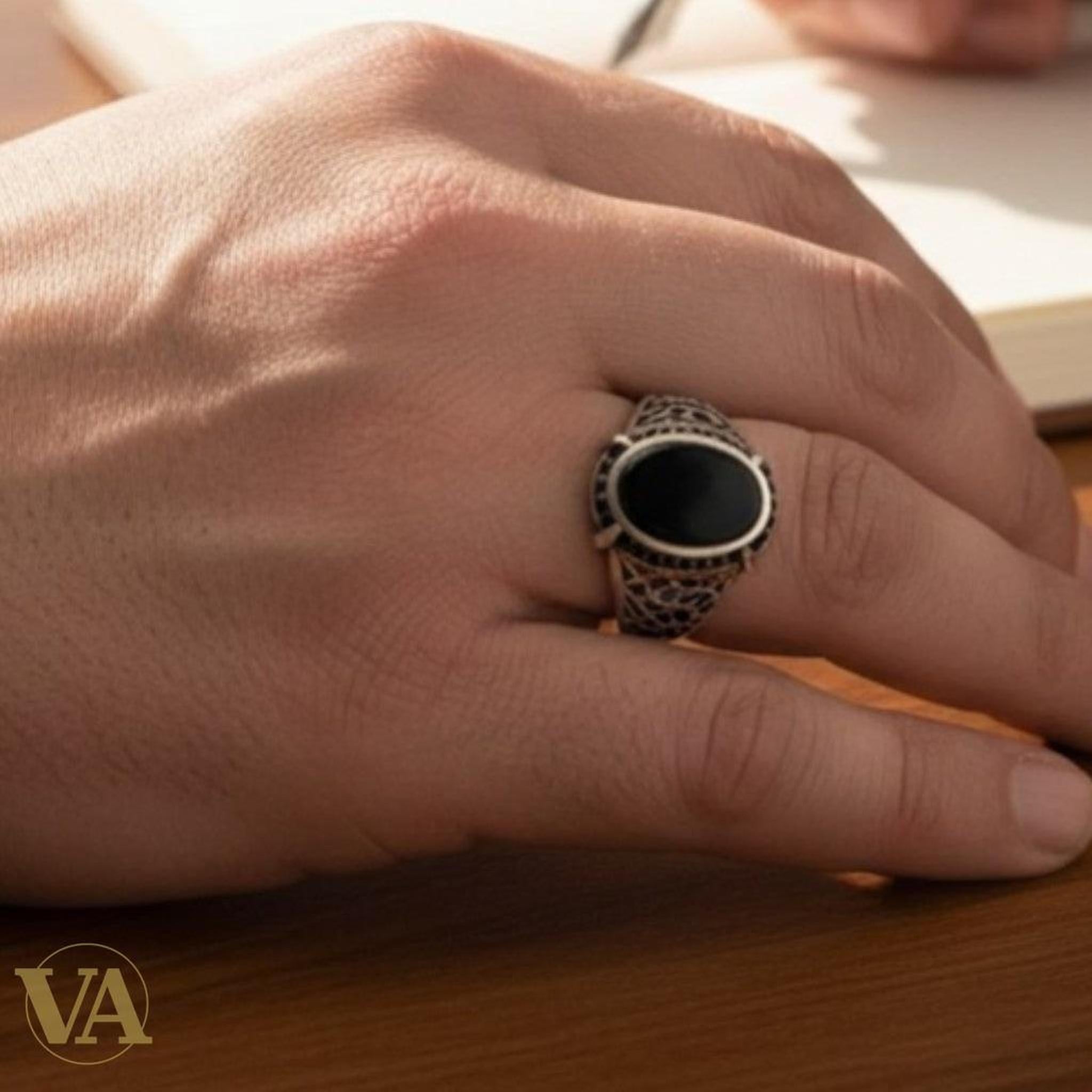 Bague Homme Argent 925 Onyx Noir – Flancs Ajourés Toile & Marcassites | Bijoux Vindicta