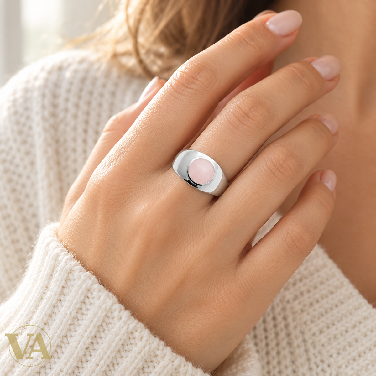 Bague femme argent 925 rhodié — Quartz Rose Rond et Large Monture Polie — main claire