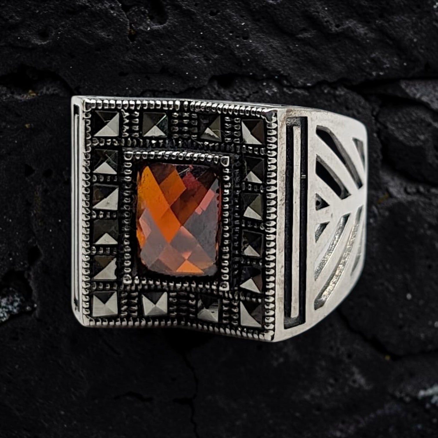 Chevalière Homme Argent 925 Grenat Rouge Marcassite Motif Éventail-Vindicta : Bijoux Argent 925 Massif, Luxe et Héritage