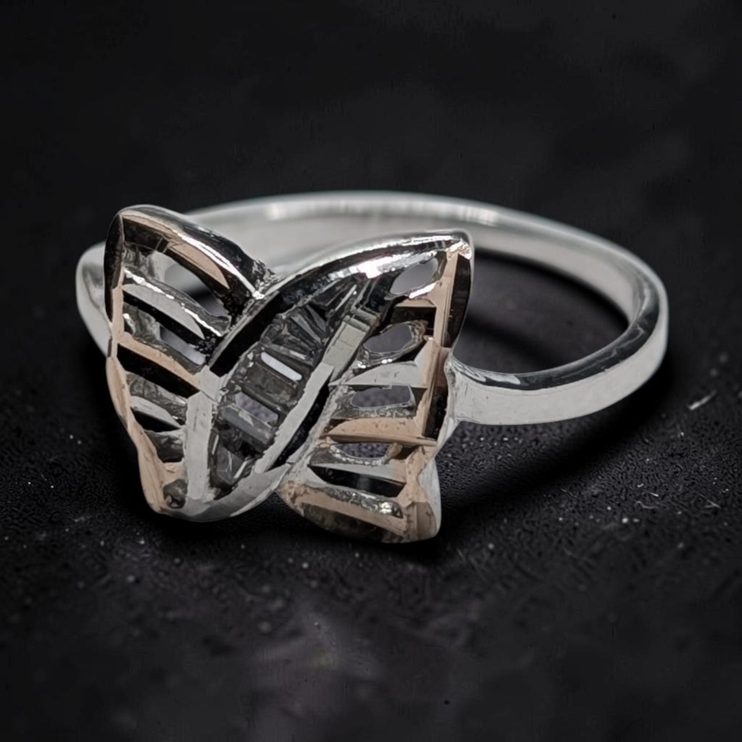 Bague femme argent 925 papillon bicolore ajouré zircons baguette fond blanc