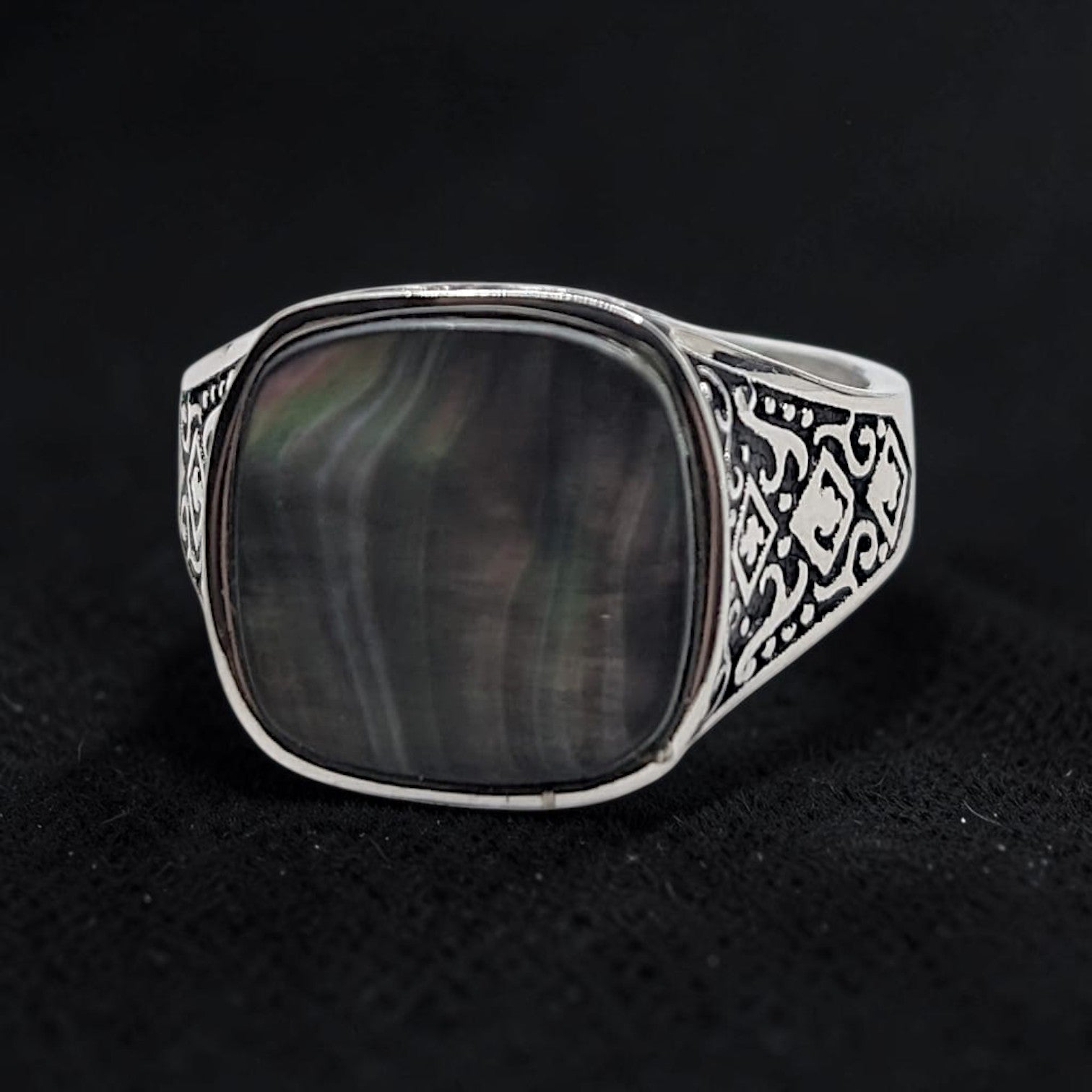 Chevalière Homme Argent 925 Nacre Noire Entrelacs Ciselés-Vindicta : Bijoux Argent 925 Massif, Luxe et Héritage