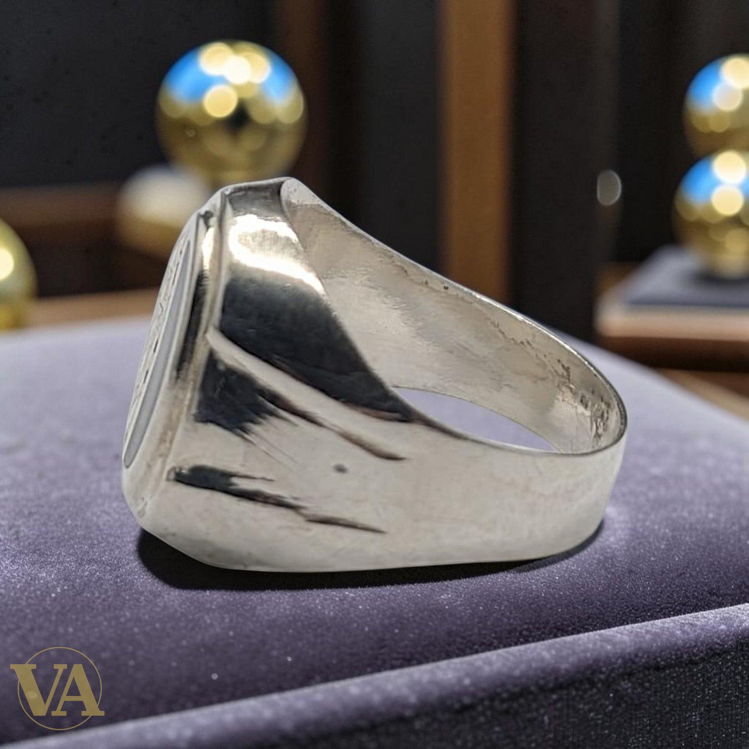 Chevalière Homme Argent 925 Onyx Noir Motif Ciselé-Vindicta : Bijoux Argent 925 Massif, Luxe et Héritage