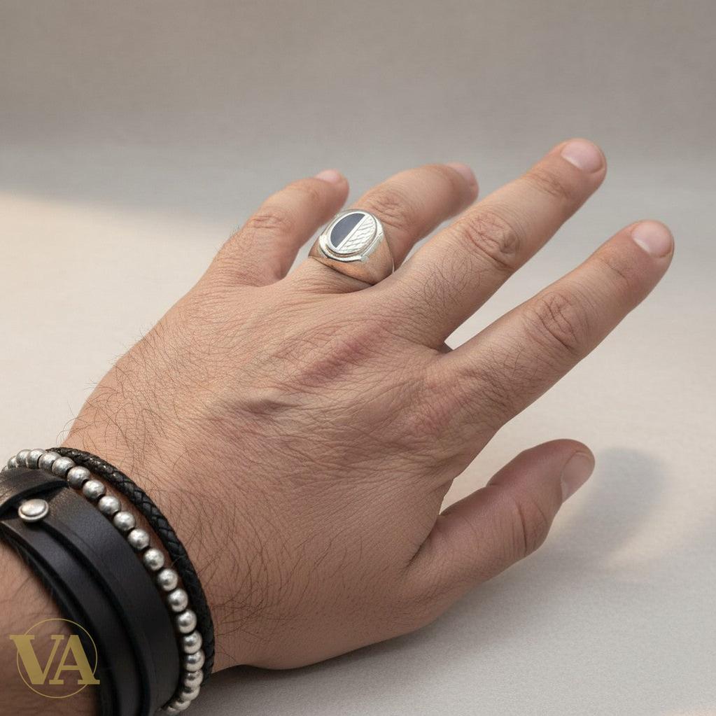 Chevalière Homme Argent 925 Onyx Noir Motif Ciselé-Vindicta : Bijoux Argent 925 Massif, Luxe et Héritage