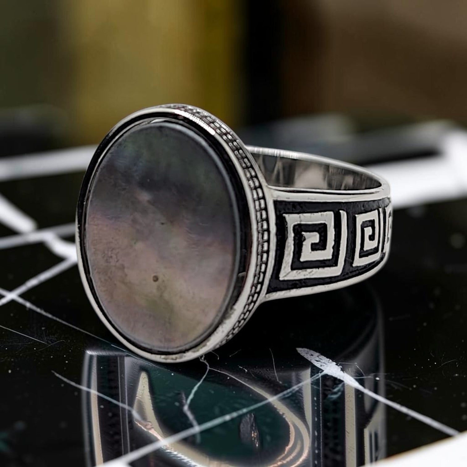 Chevalière Homme Argent 925 Nacre Gris Anthracite Cabochon Ovale Motif Grec