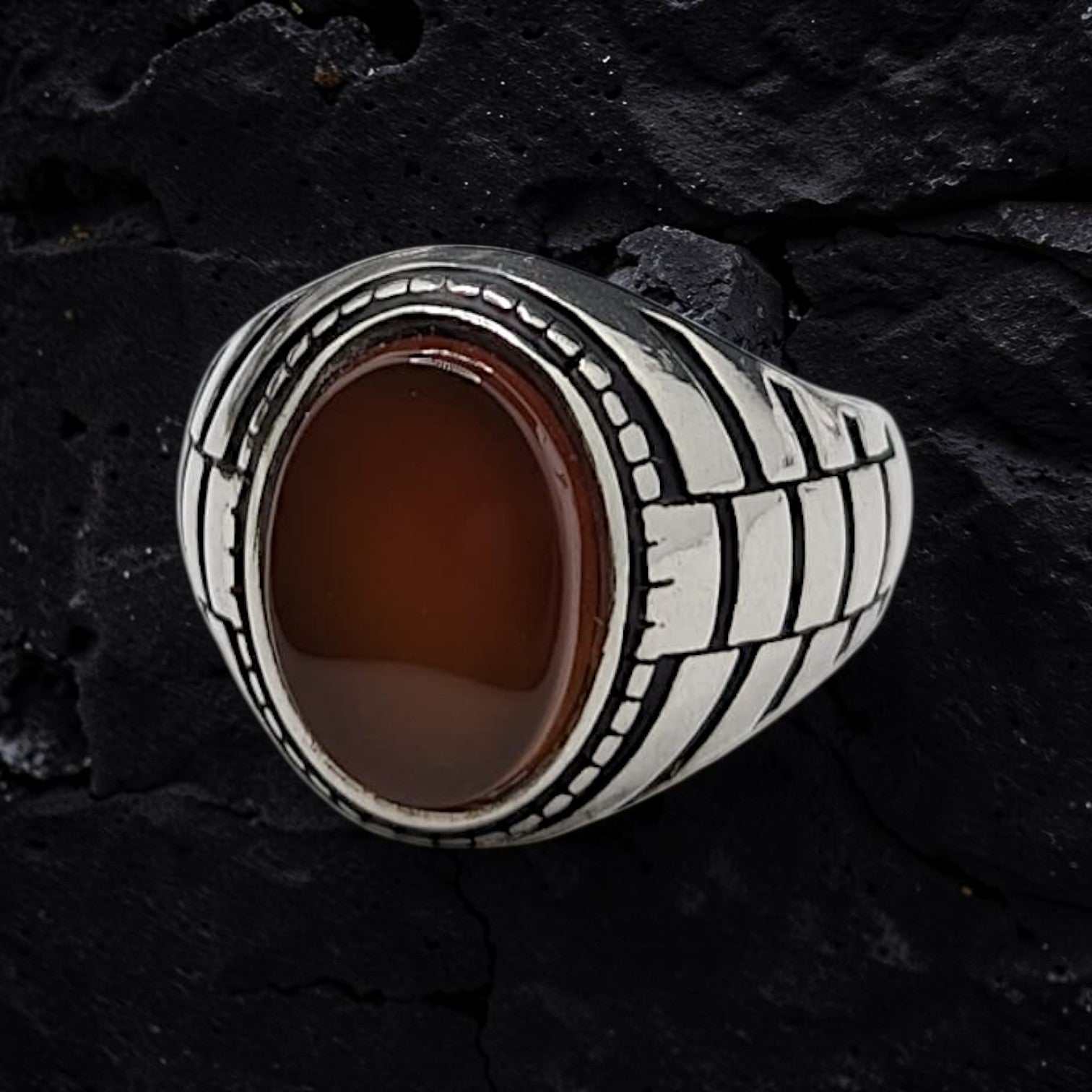 Chevalière Homme Argent 925 Cornaline Cabochon Ovale Monture Striée-Vindicta : Bijoux Argent 925 Massif, Luxe et Héritage