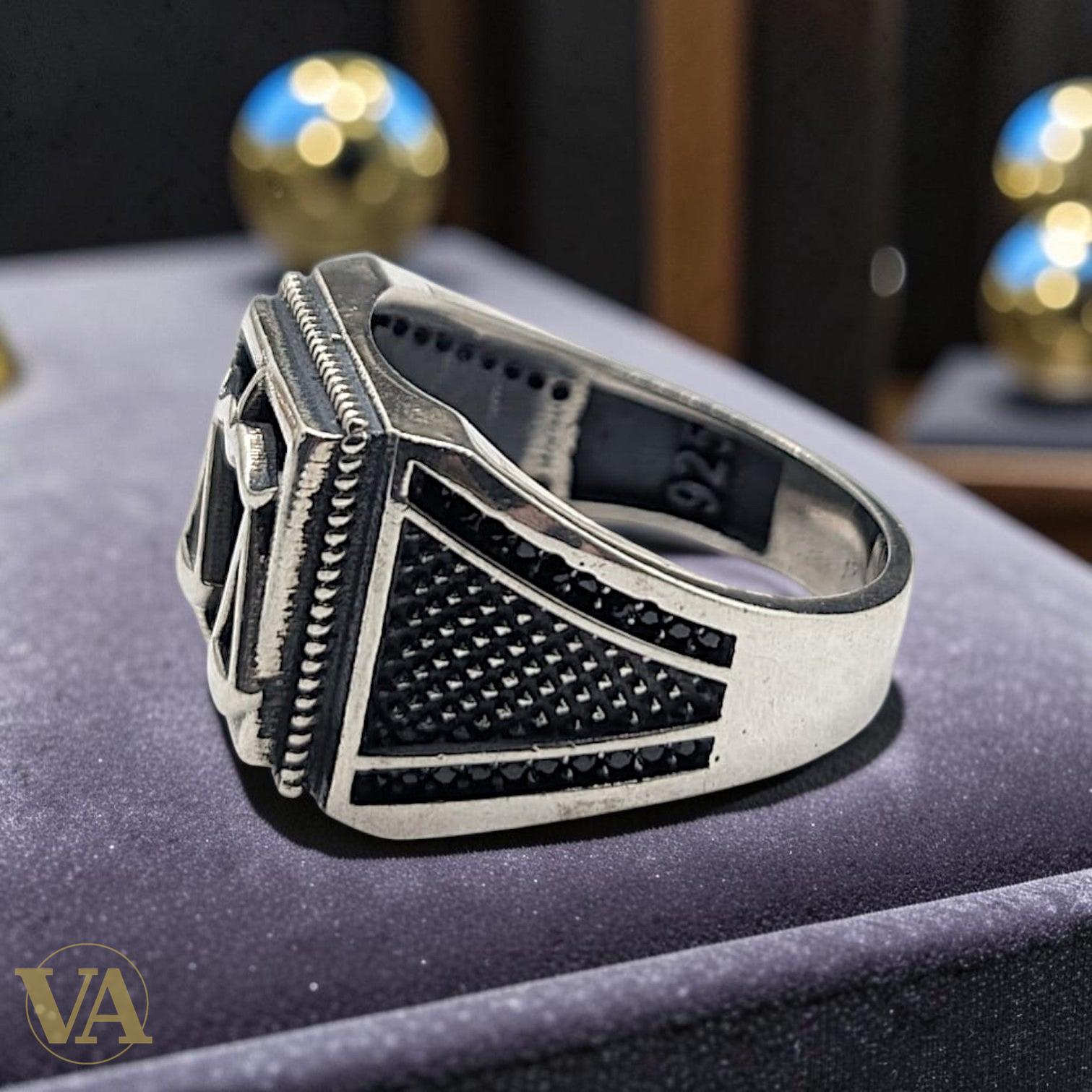 Chevalière Homme Argent 925 Onyx Noir Balance de la Justice-Vindicta : Bijoux Argent 925 Massif, Luxe et Héritage