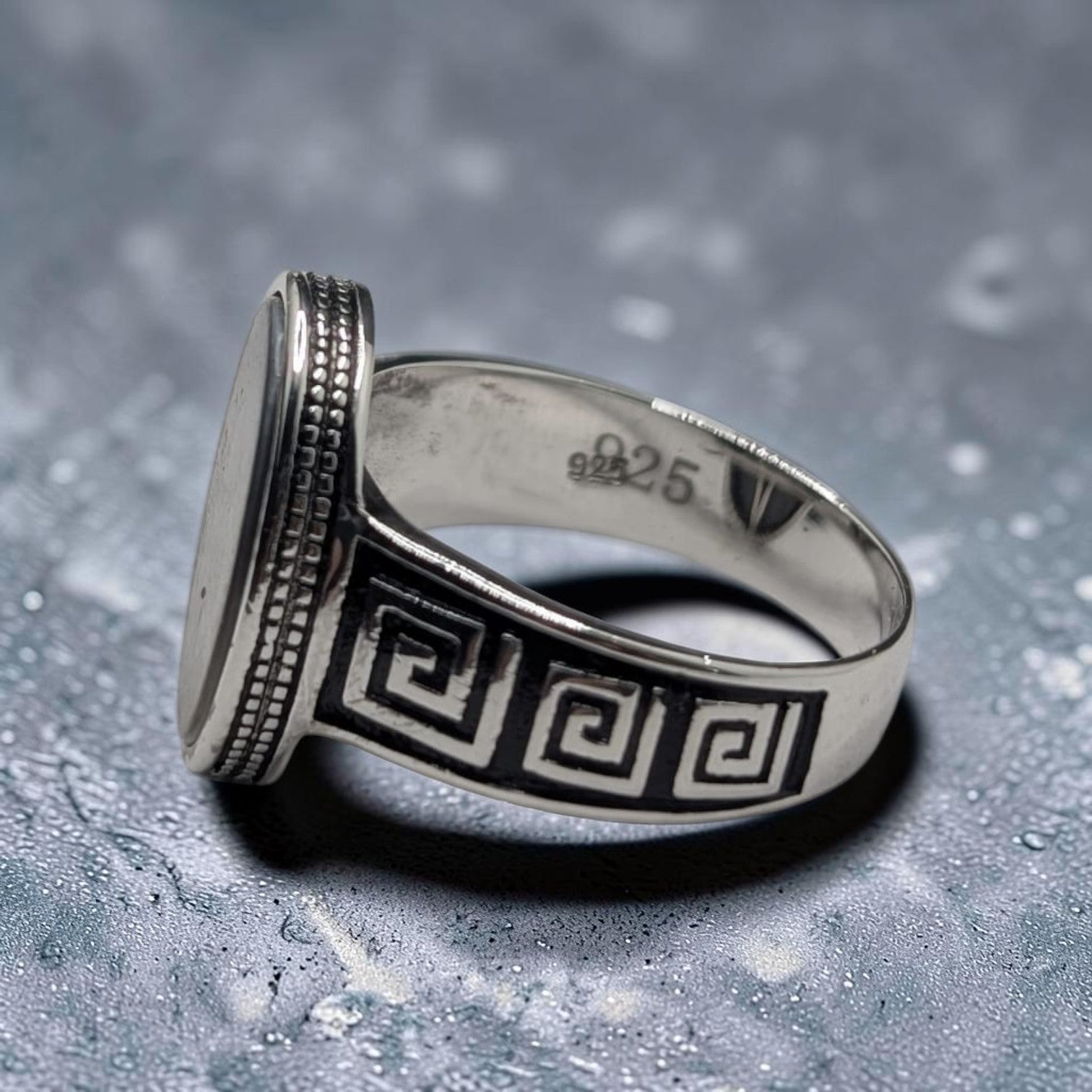 Chevalière Homme Argent 925 Nacre Gris Anthracite Cabochon Ovale Motif Grec