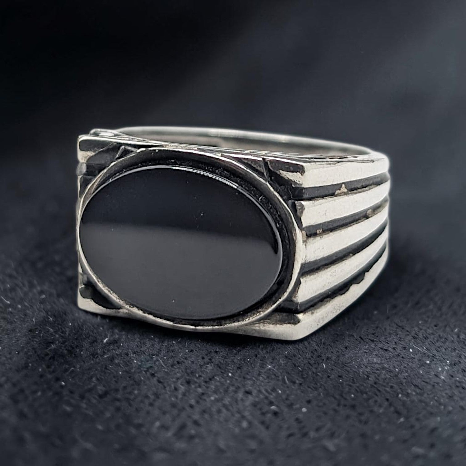 Chevalière Homme Argent 925 Onyx Noir Cabochon Ovale Flancs Striés-Vindicta : Bijoux Argent 925 Massif, Luxe et Héritage