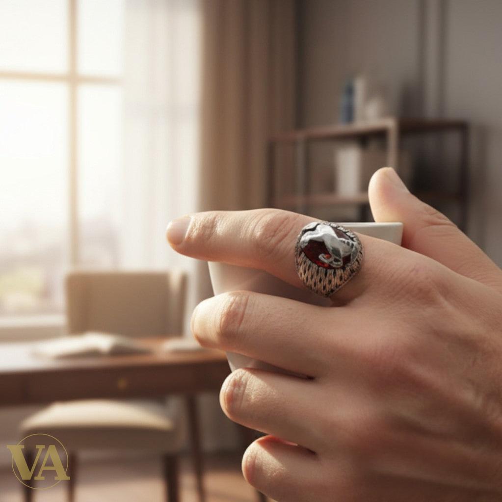 Bague Homme Argent 925 – Cheval cabré & Pierre rouge facettée