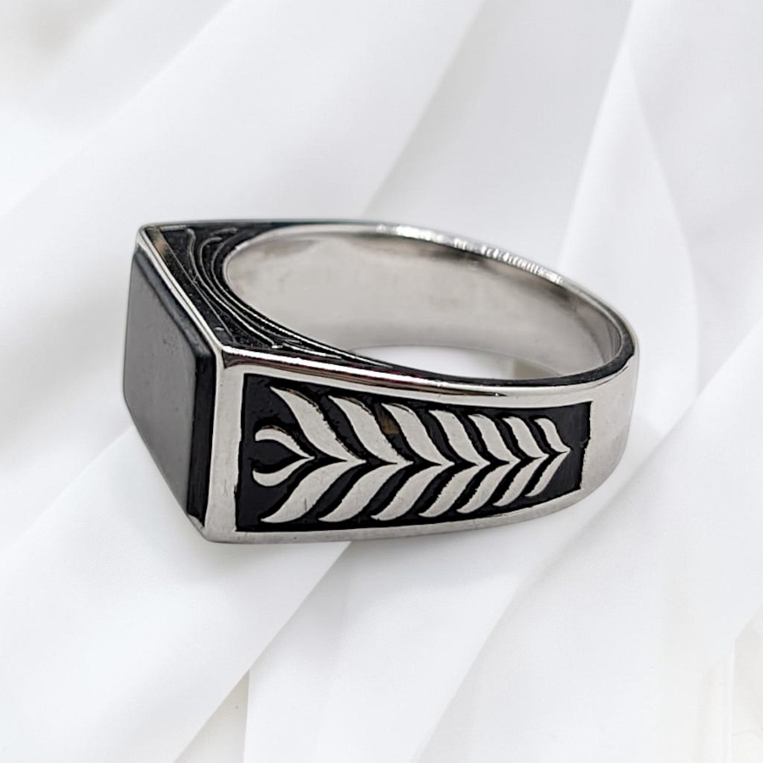 Chevalière Homme Argent 925 Nacre Gris Anthracite Motif Feuille Ciselé-Vindicta : Bijoux Argent 925 Massif, Luxe et Héritage