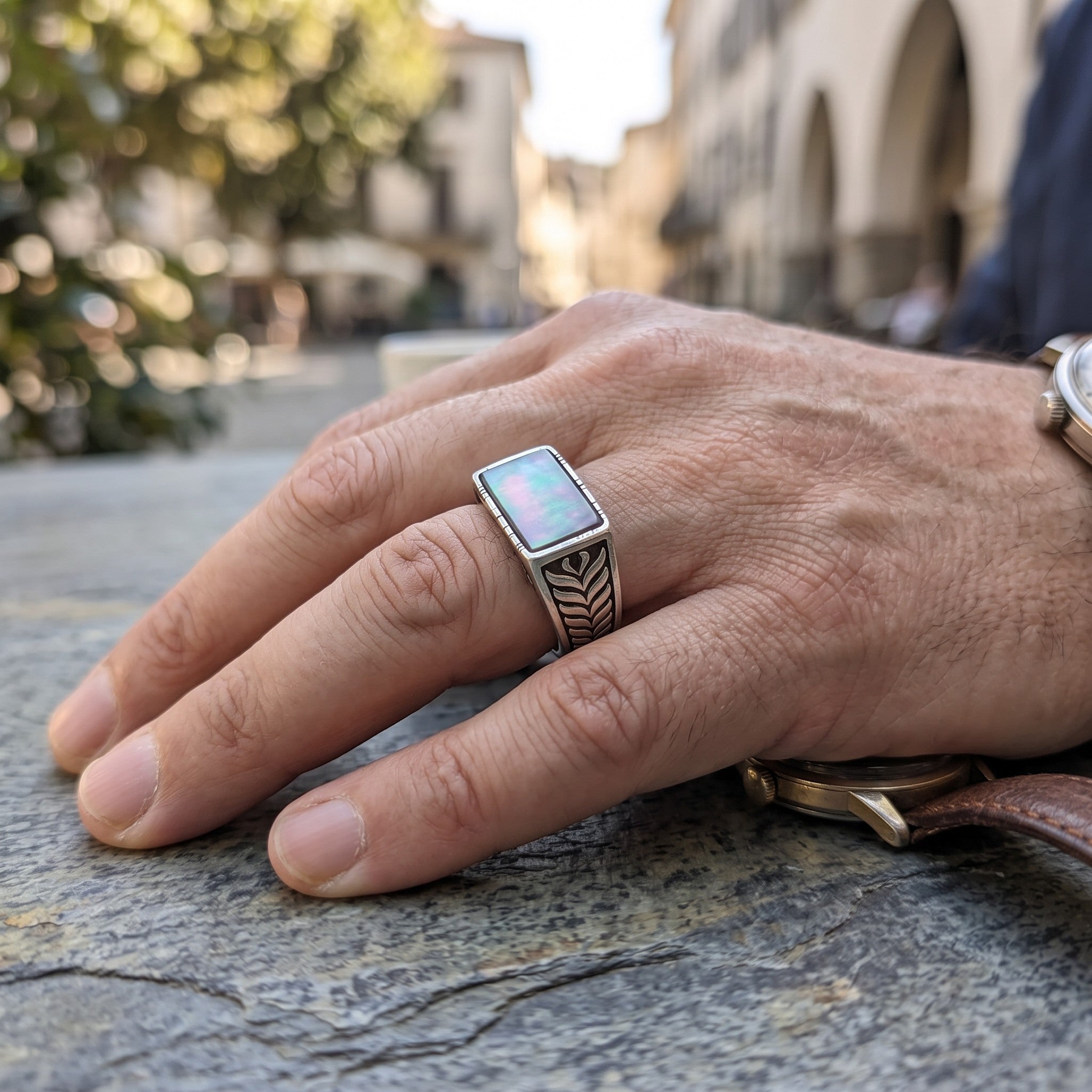 Chevalière Homme Argent 925 Nacre Gris Anthracite Motif Feuille Ciselé-Vindicta : Bijoux Argent 925 Massif, Luxe et Héritage