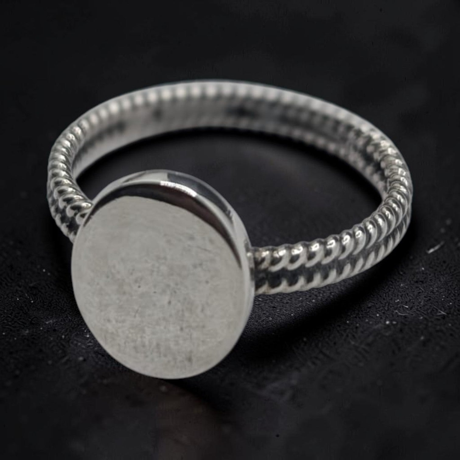 Bague Femme Argent 925 Plateau Rond Brossé Double Tige Torsadée